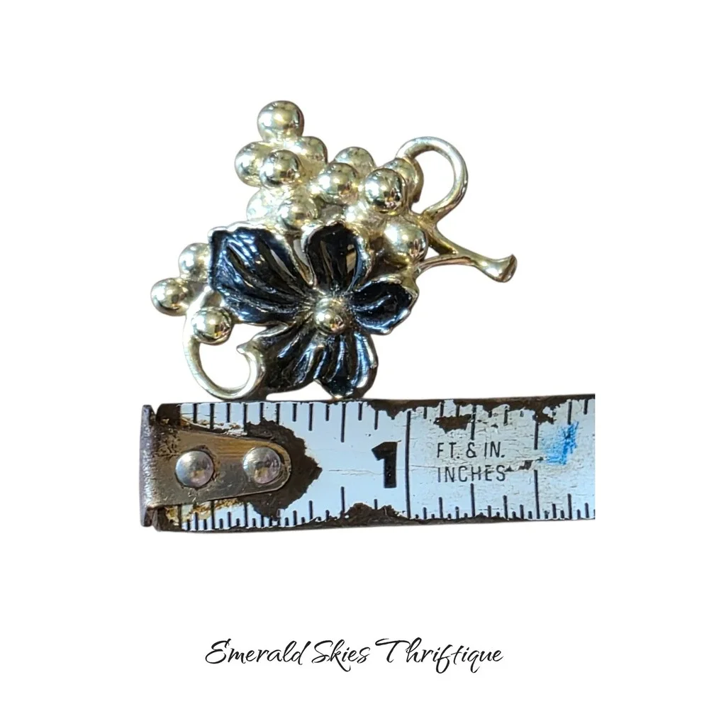Vintage Sarah Coventry grape cluster black gold clip on Earrings free ship